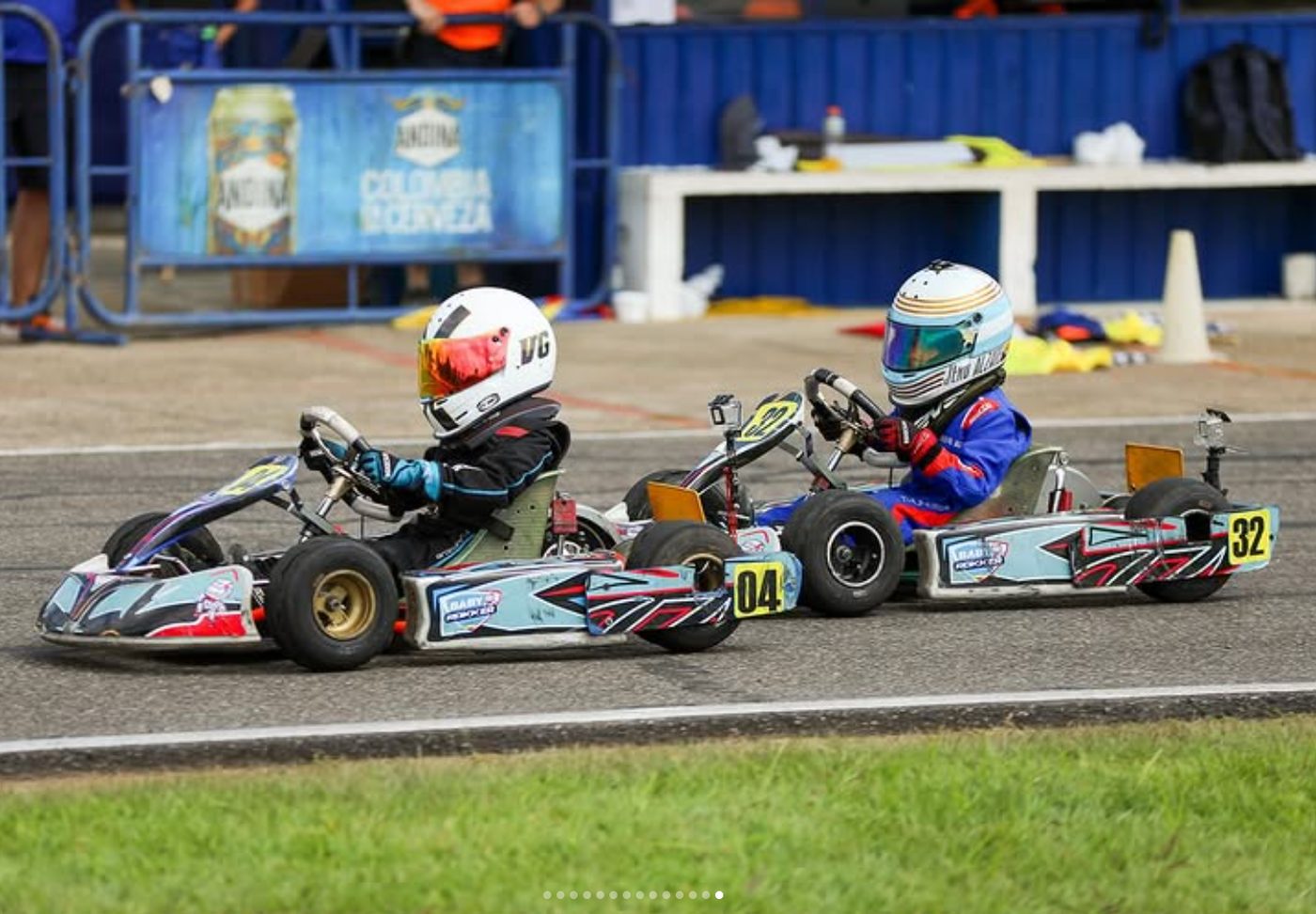 Pilotos infantiles en competencia